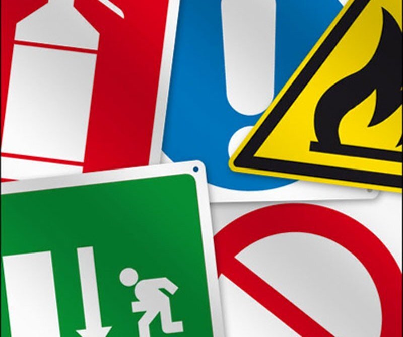 Placute si semne pentru nevazatori